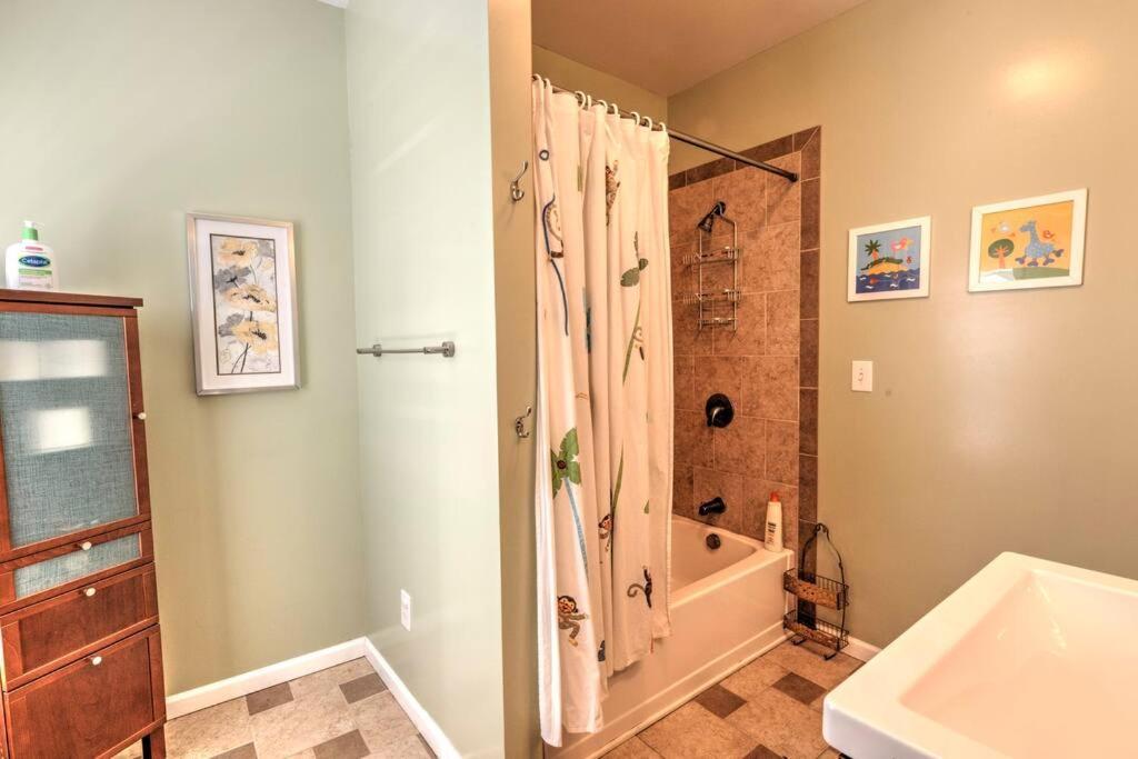 Spacious Row Home Next Transit Near Downtown W Parking Chicago Buitenkant foto