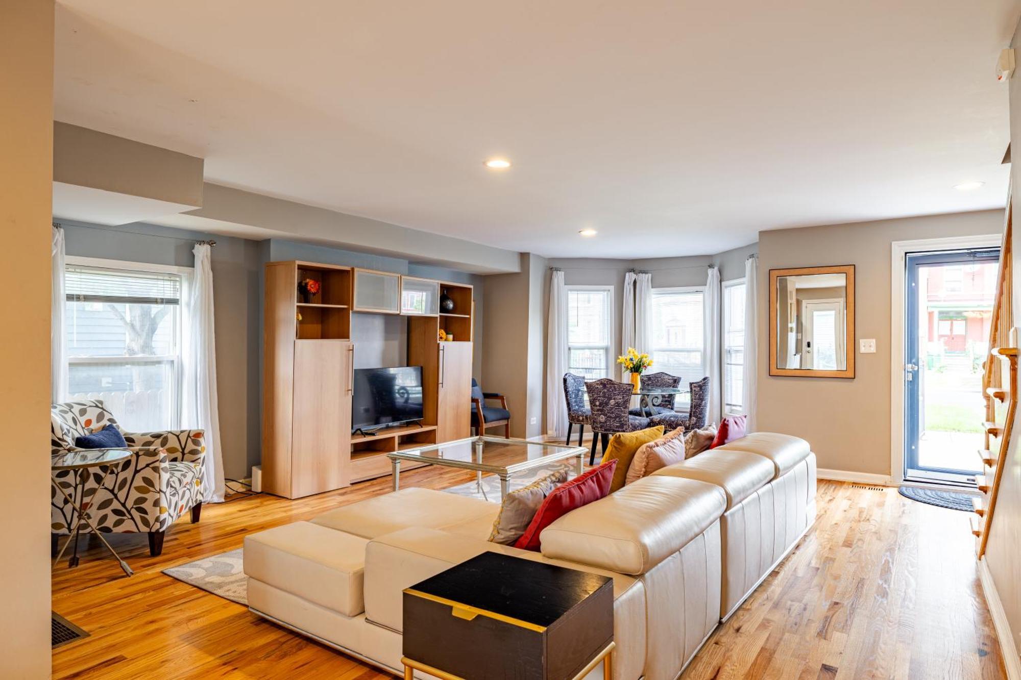 Spacious Row Home Next Transit Near Downtown W Parking Chicago Buitenkant foto