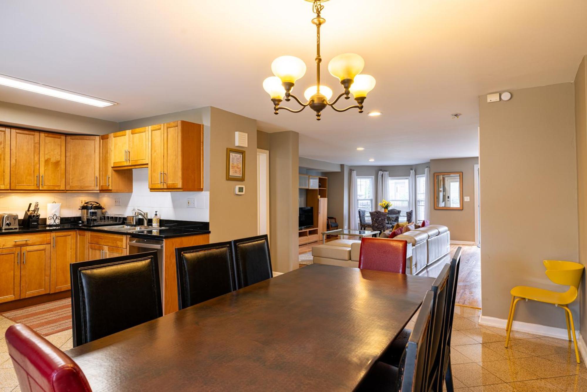 Spacious Row Home Next Transit Near Downtown W Parking Chicago Buitenkant foto